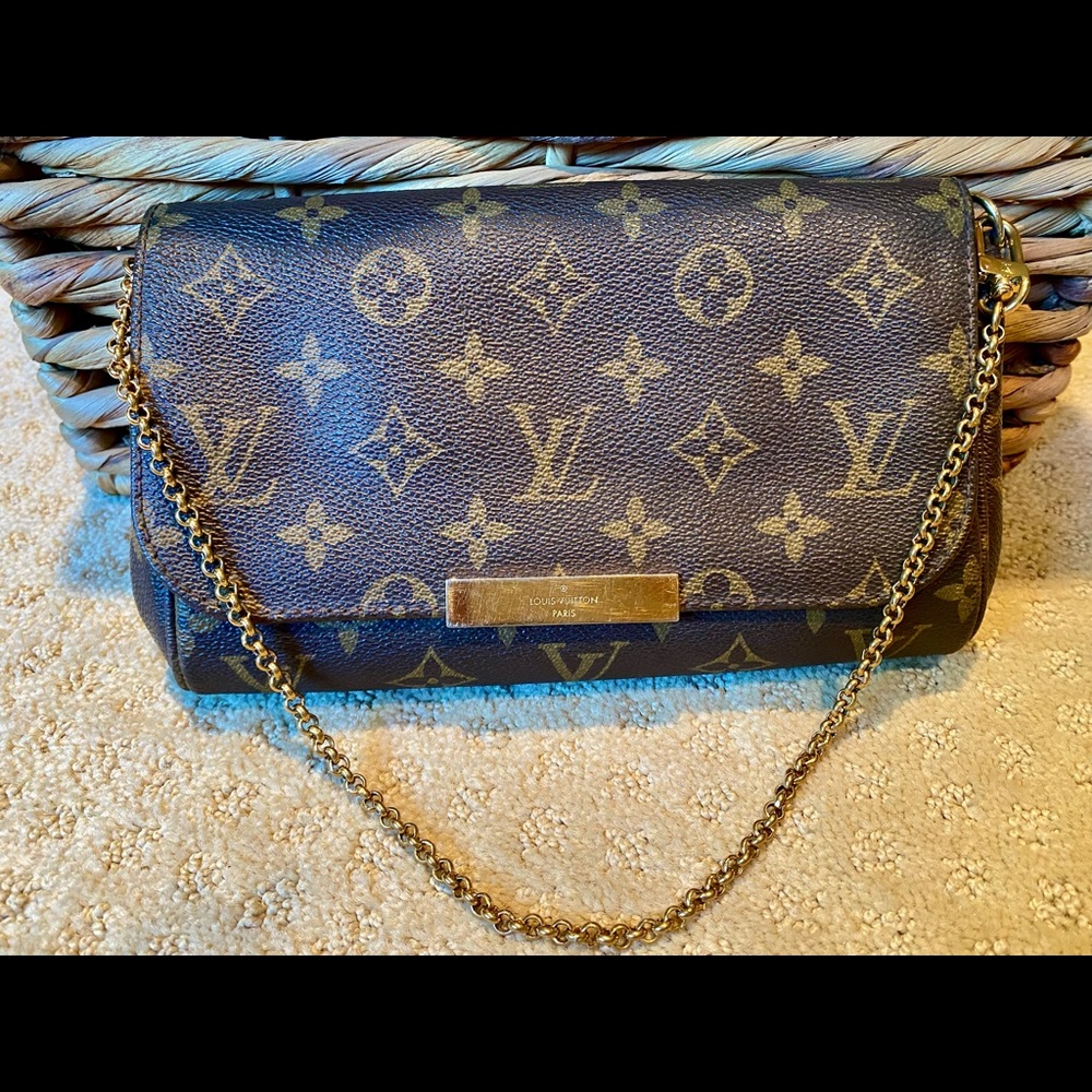 Louis Vuitton Favorite MM Crossbody Bag